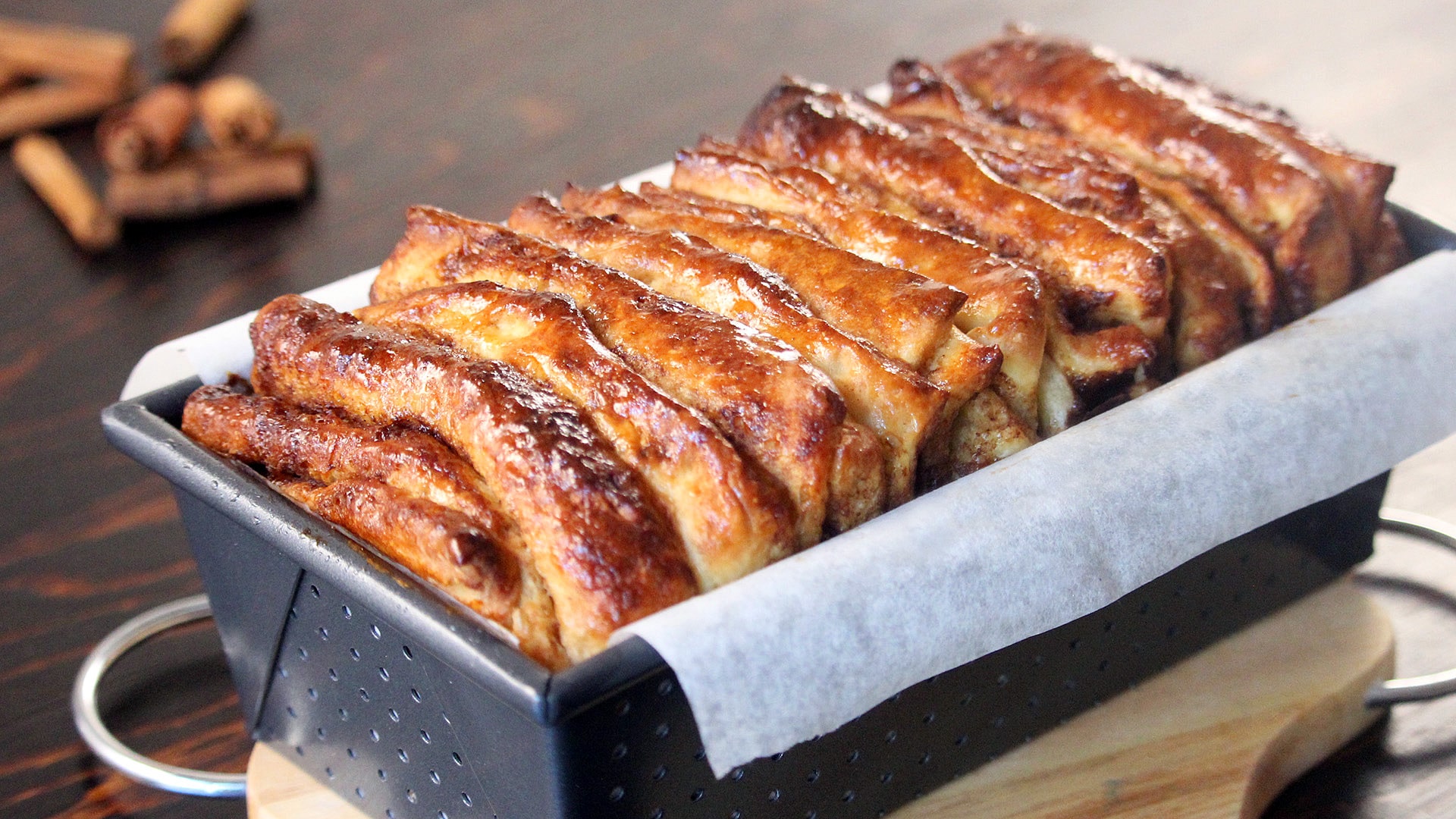 PULL APART CINNAMON BREAD