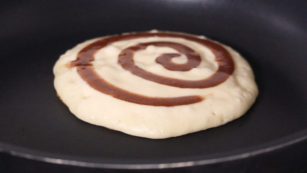 CINNAMON ROLL PANCAKES