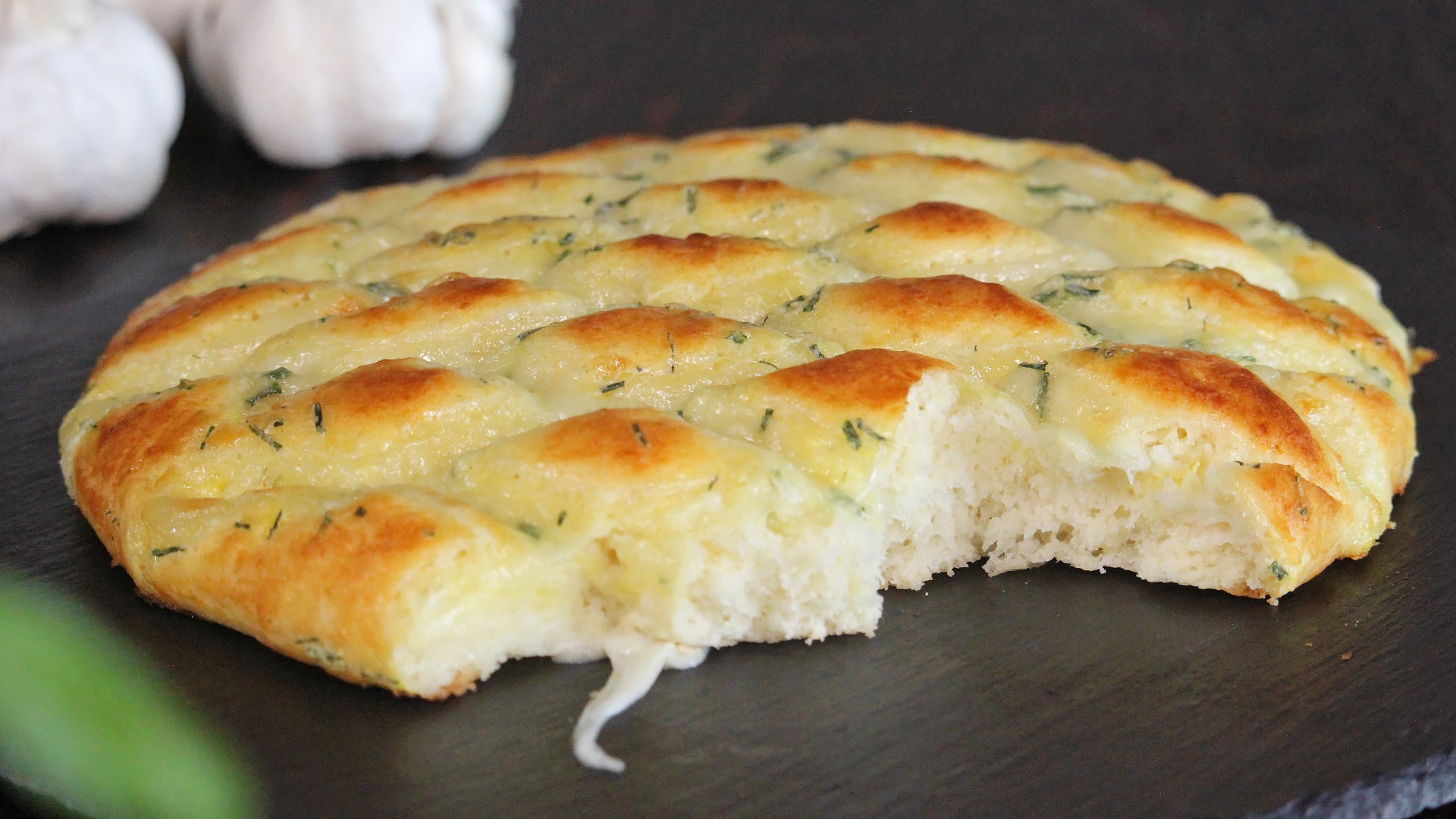 GARLIC CHEESE BREAD