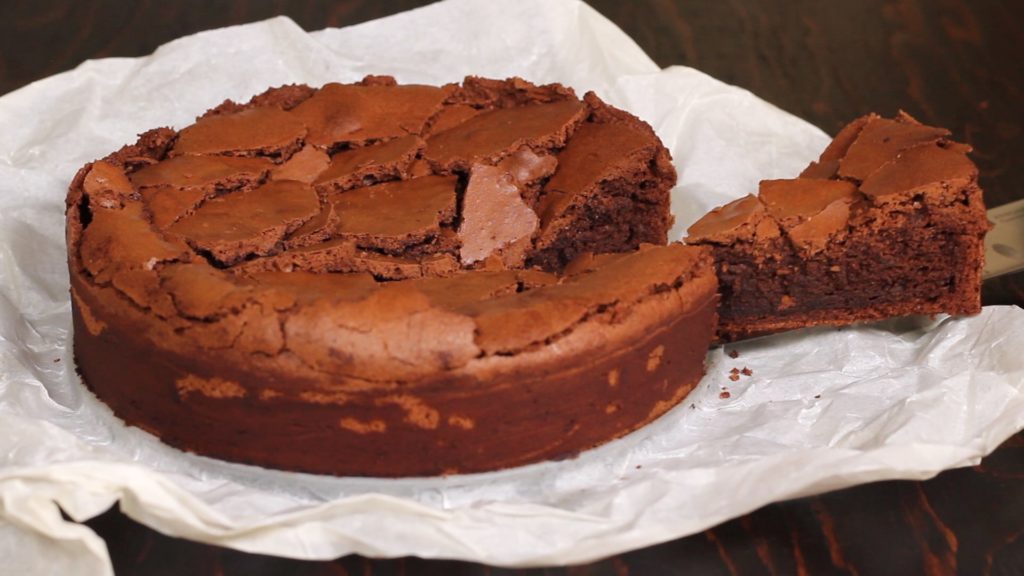 chocolate crinkle cake