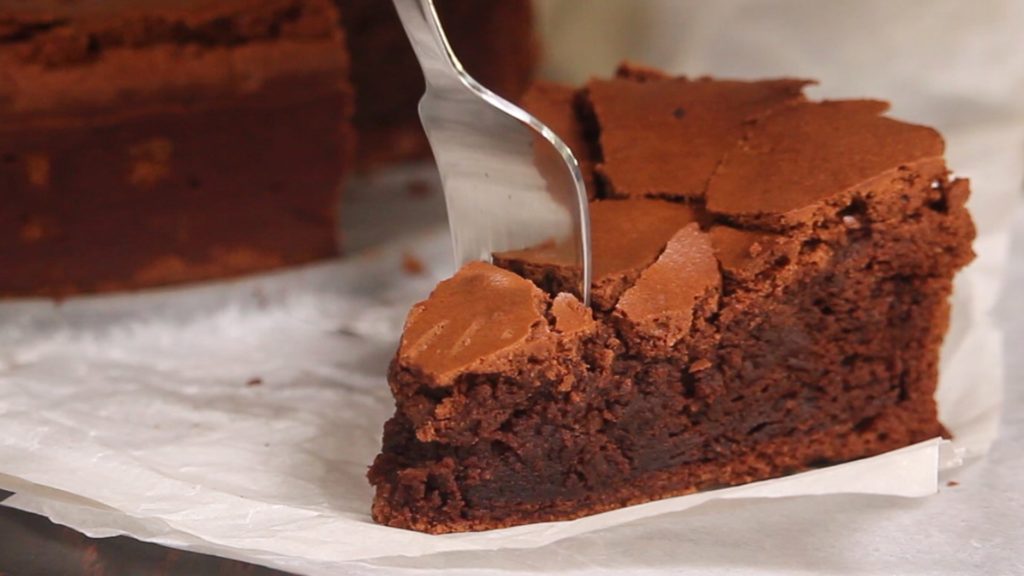 chocolate crinkle cake