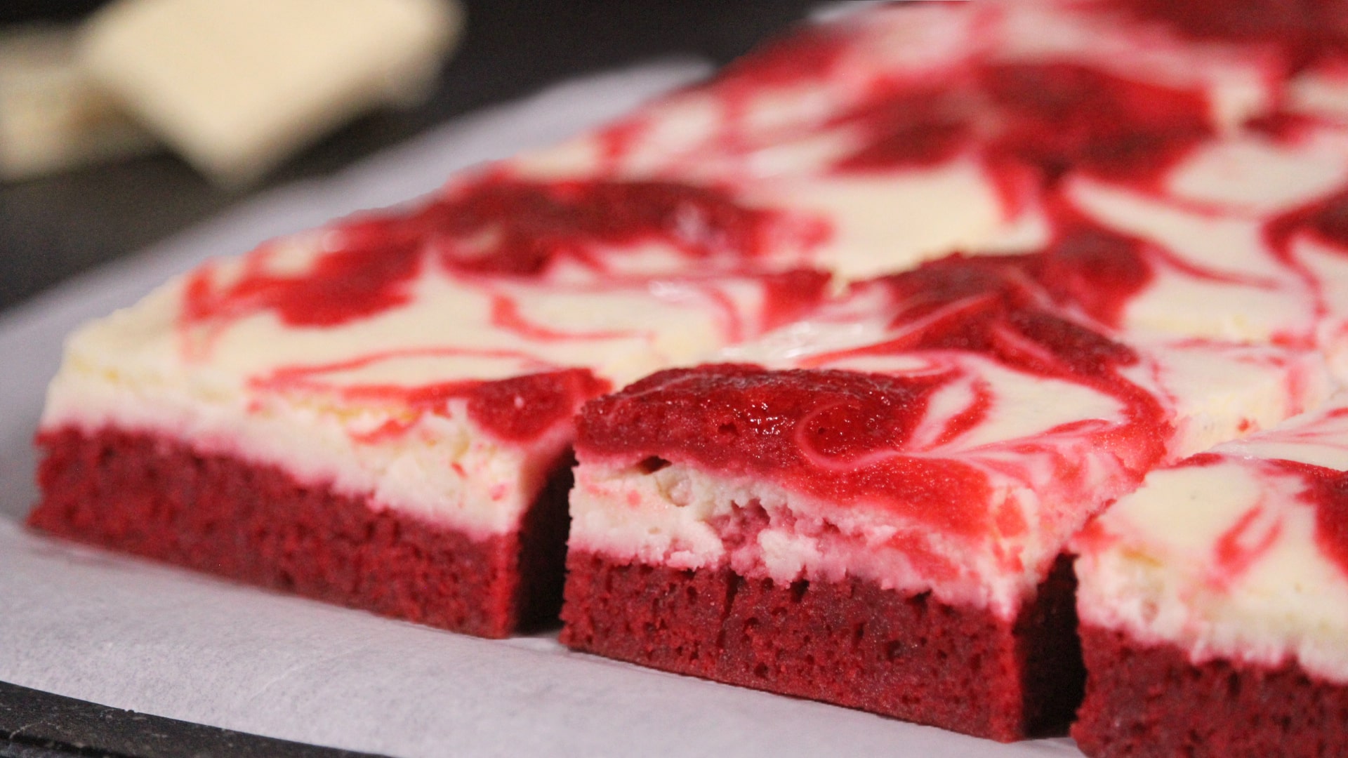 RED VELVET CHEESECAKE