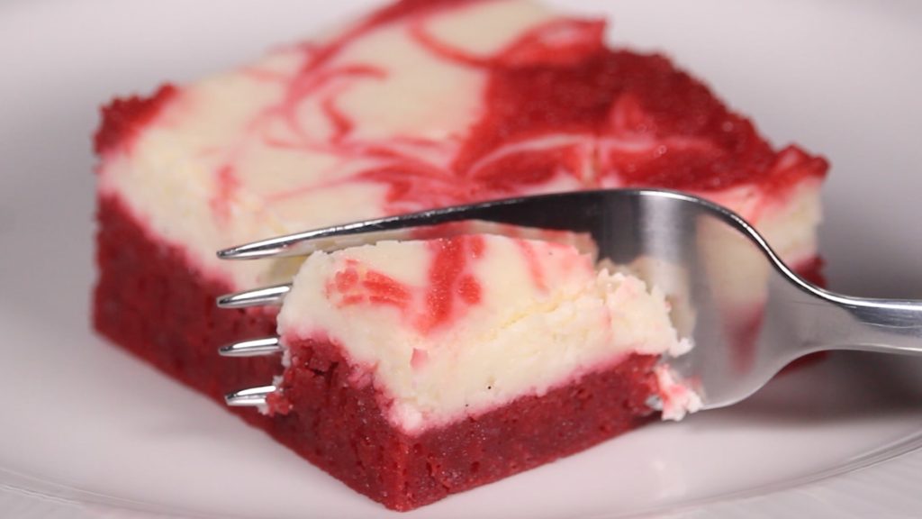 RED VELVET CHEESECAKE