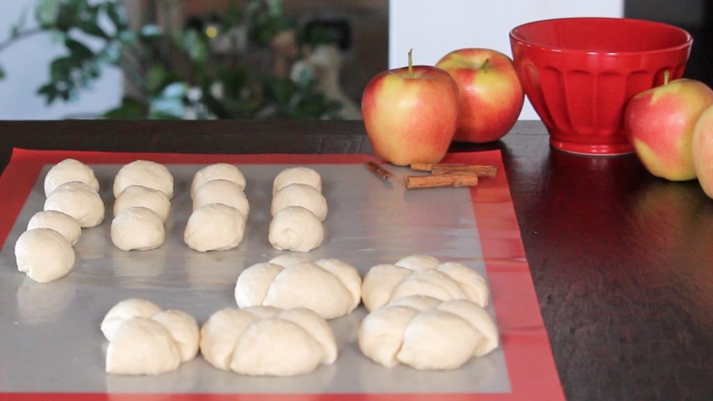 pull apart apple cinnamon bread