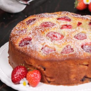 STRAWBERRY EASY CAKE
